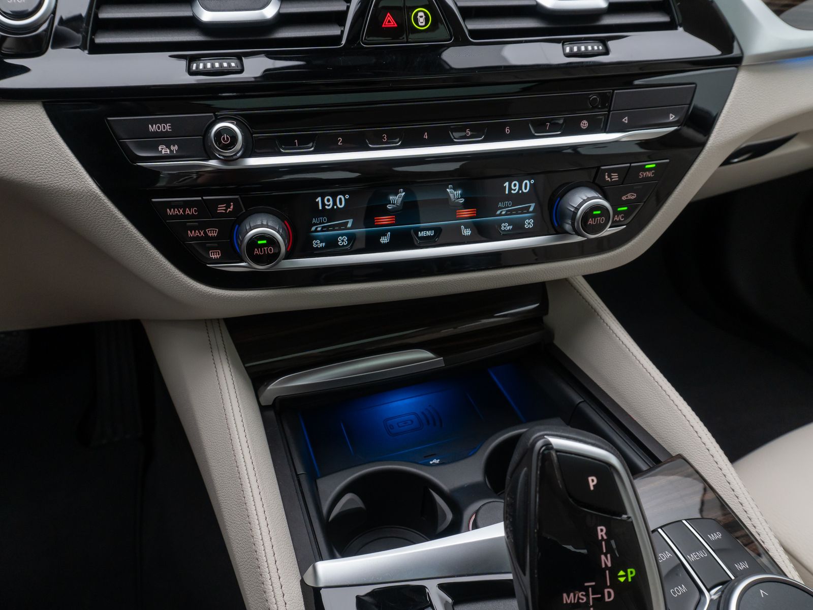 Fahrzeugabbildung BMW 530e Luxury Line 360°Glasdach Laser HUD DAB HiFi
