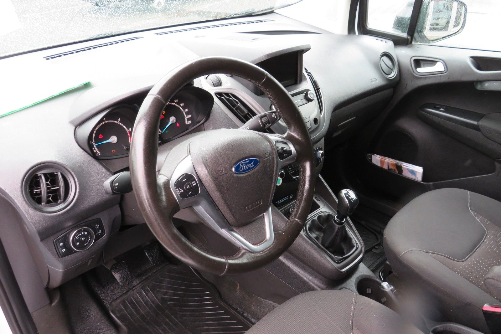 Fahrzeugabbildung Ford Transit Courier TREND NAVI SCHECKHEFT 1.HD