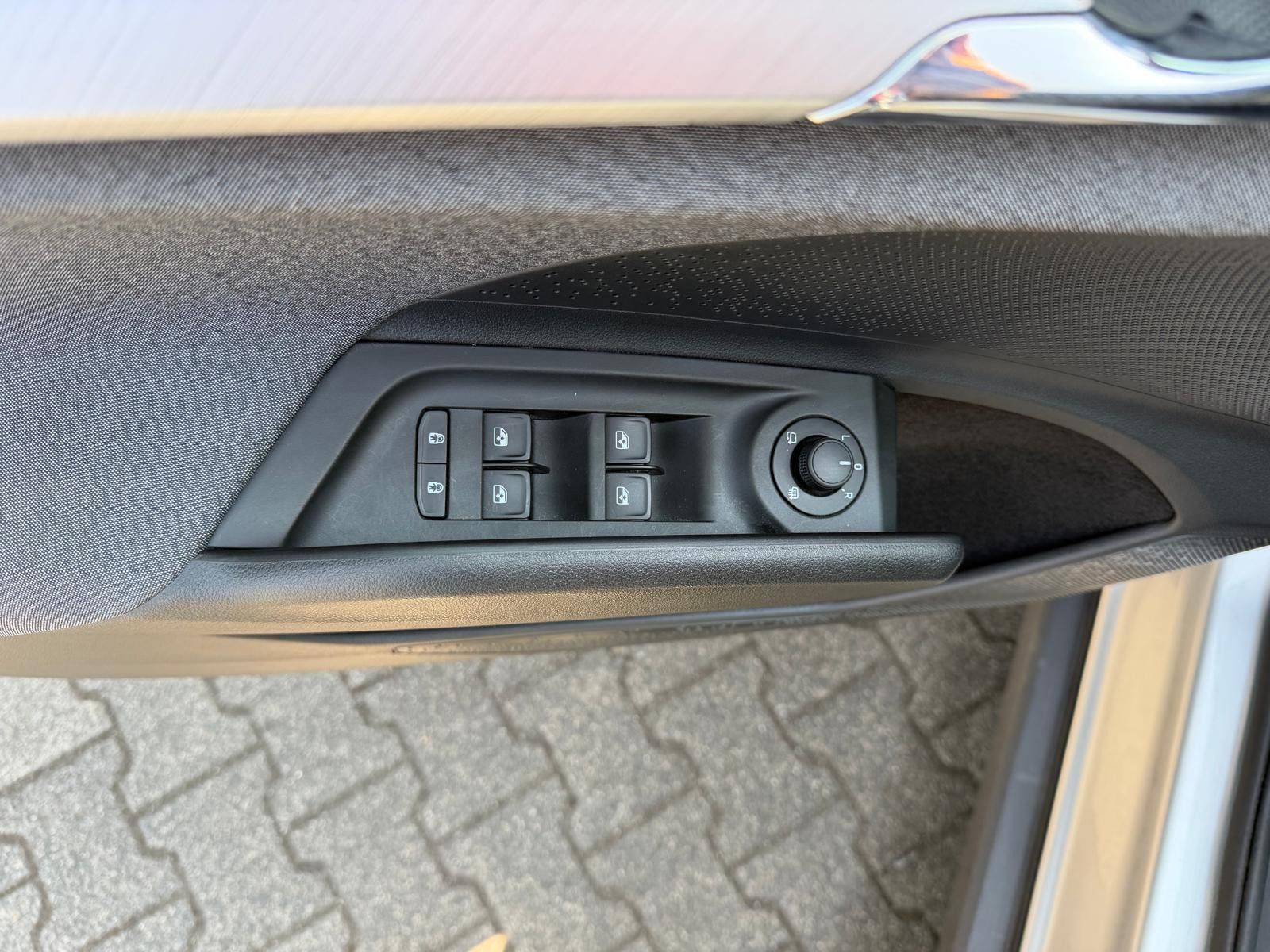 Fahrzeugabbildung SKODA Enyaq 85 4x4 Loft NAVI+LED+SHZ+KAMER+ACC+DAB+WP+