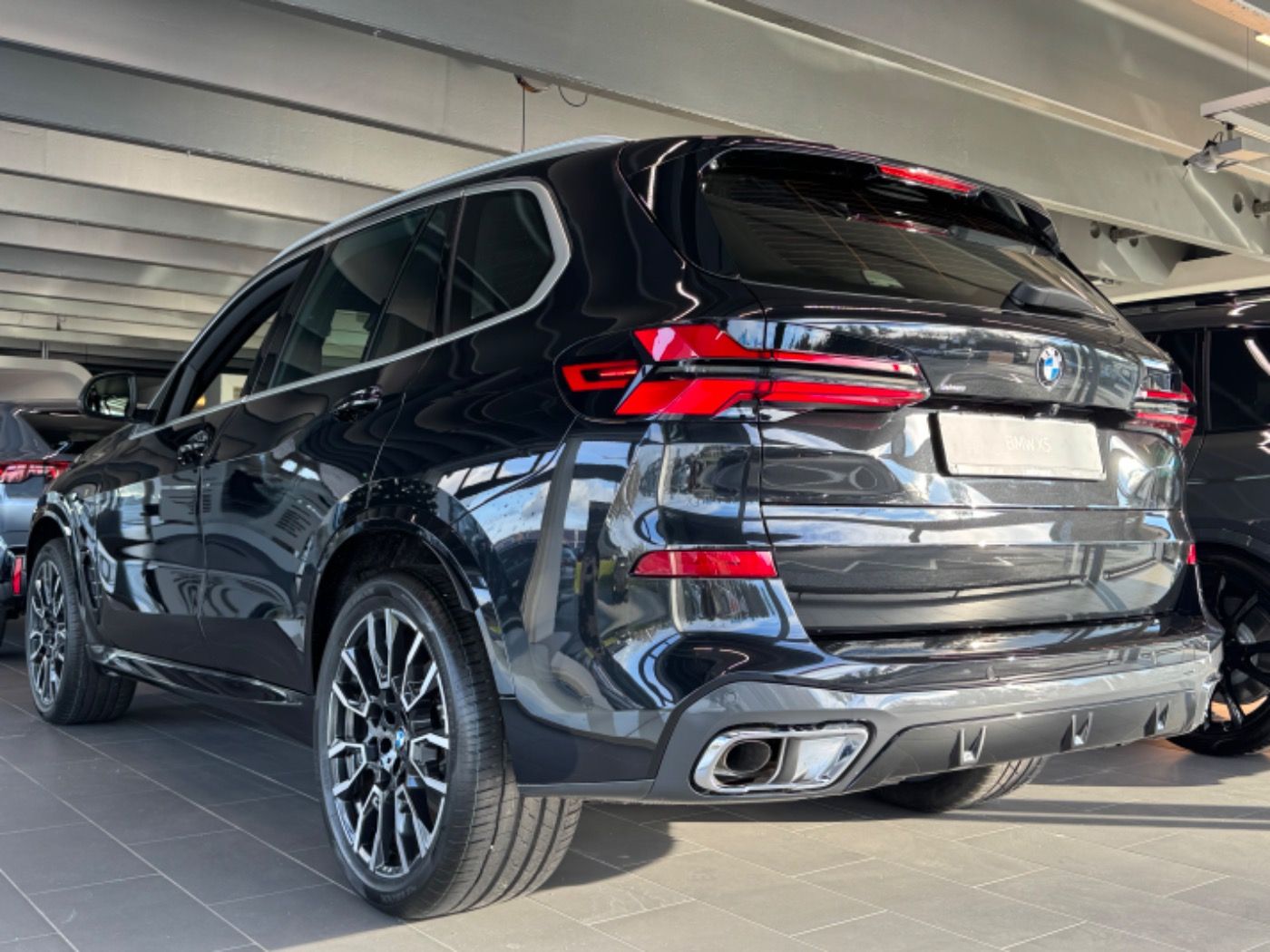 Fahrzeugabbildung BMW X5 xDrive30d M-Sportpaket AHK/DA-PROF/HUD/HK/360