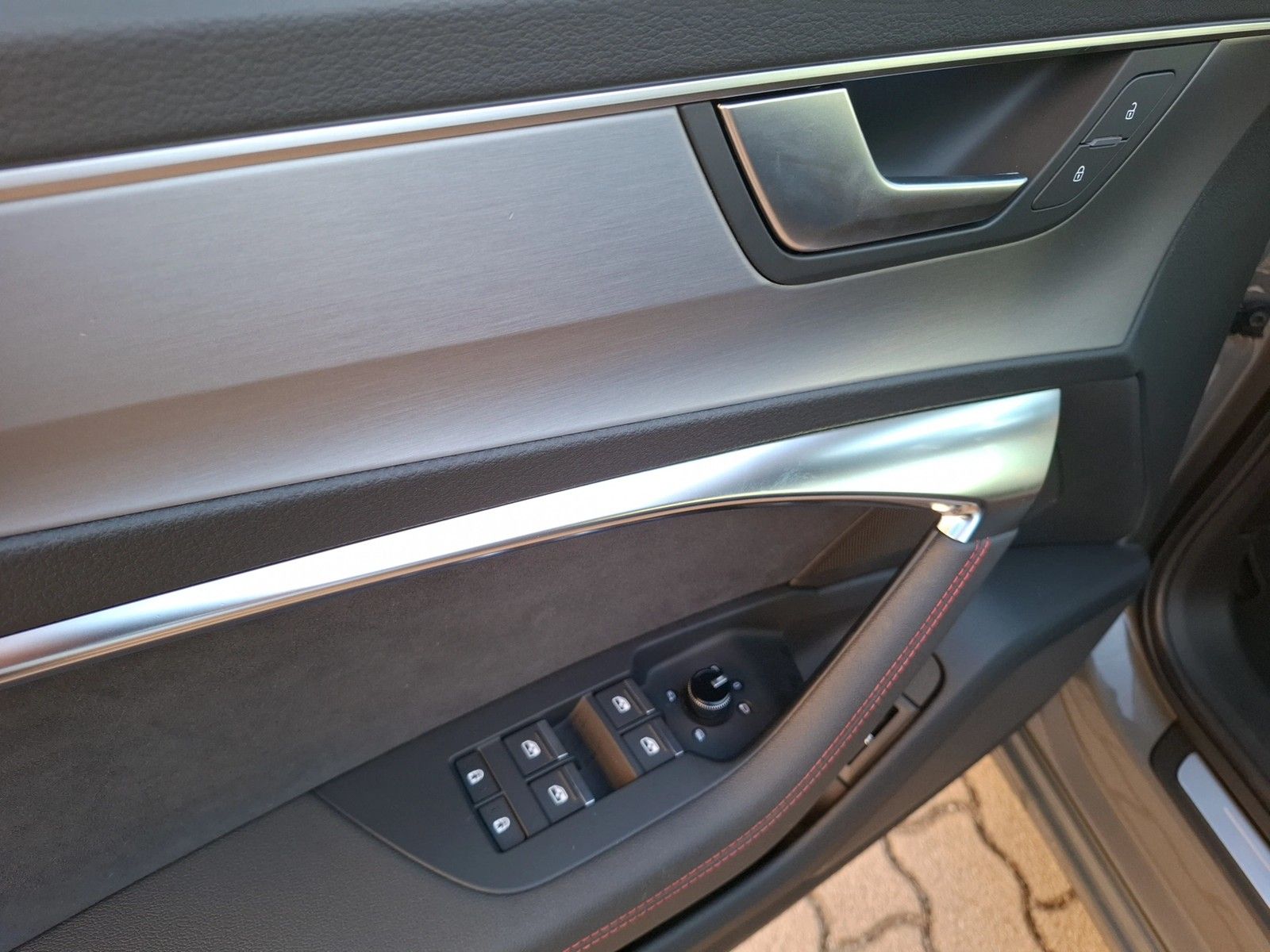 Fahrzeugabbildung Audi A6 Avant 45 TFSI quattro S-Line S-tronic Standhz