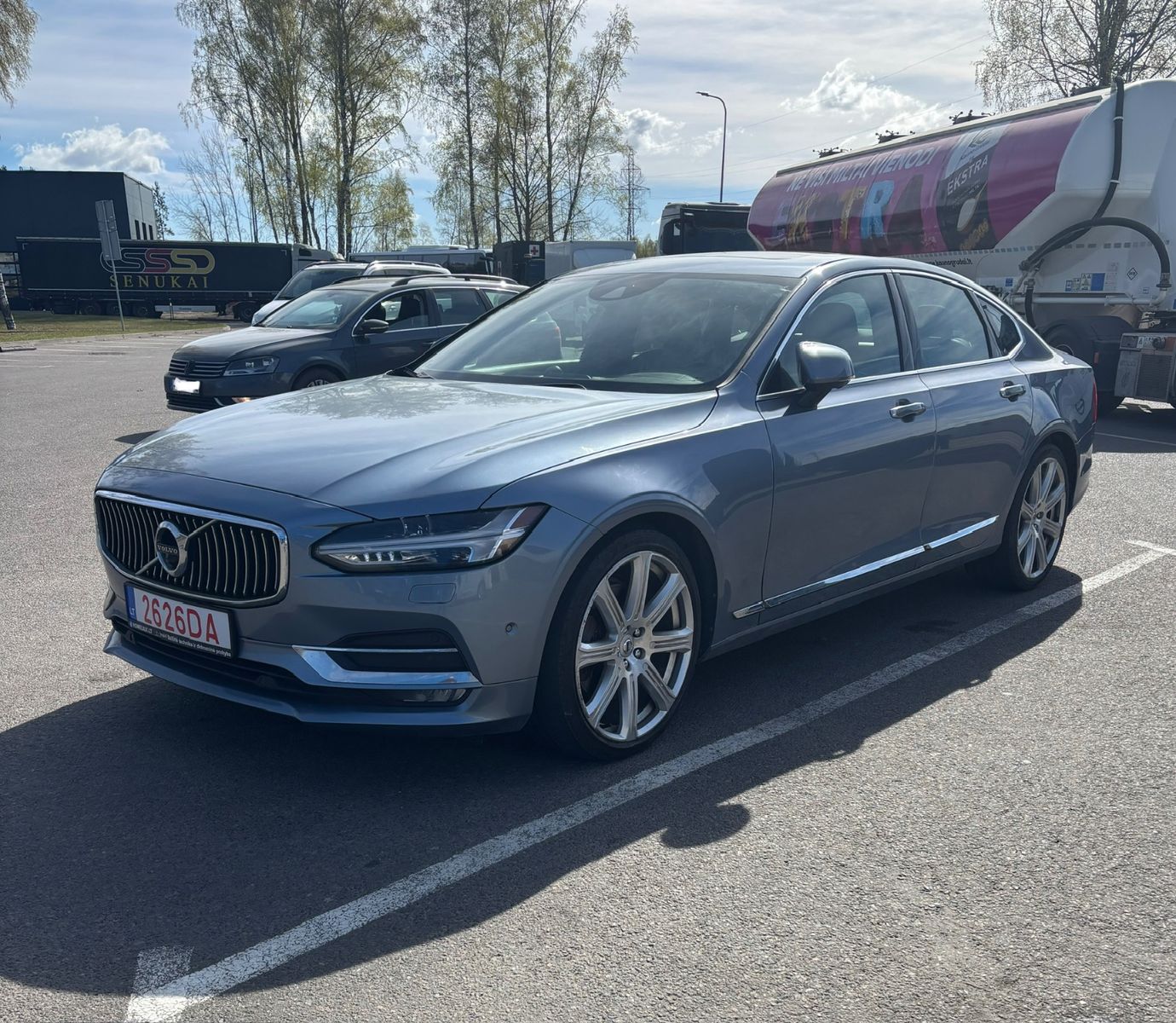 VOLVO S90