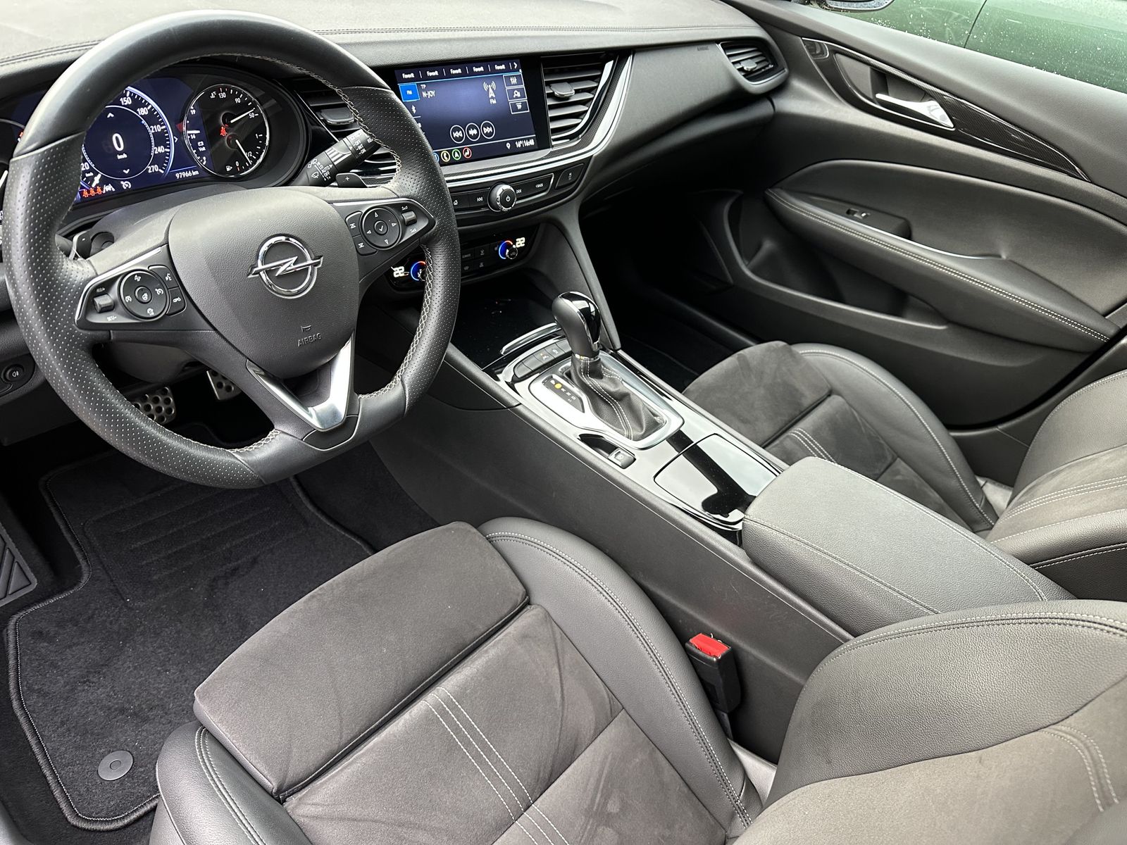 Fahrzeugabbildung Opel Insignia SpT 2.0 D Ultimate OPC+NAV+LED+AHK+20ZO