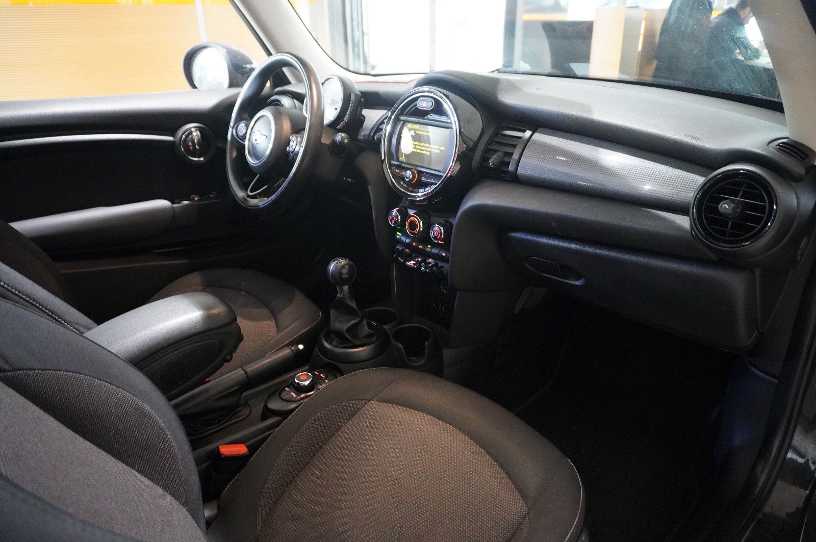 Fahrzeugabbildung MINI COOPER 1.5 3-TÜR PANO./SHZ/KLIMA/BT