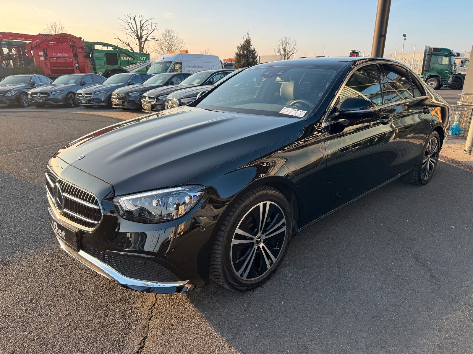 Fahrzeugabbildung Mercedes-Benz E 220d Avantgarde+Pano+AHK+DistrPlus+MultiBeam+