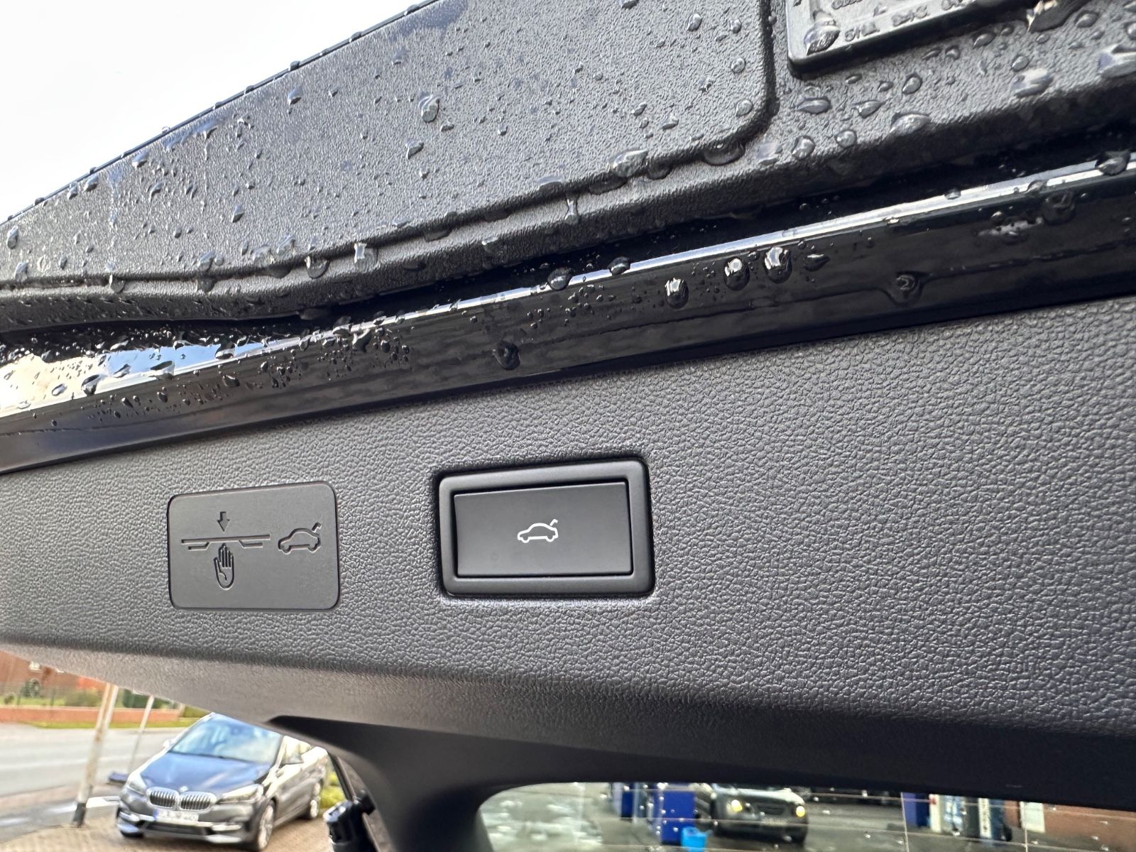 Fahrzeugabbildung Volkswagen T-Roc R Line 1.5 eTSI DSG APP/ACC/AHK/LED/eHeck