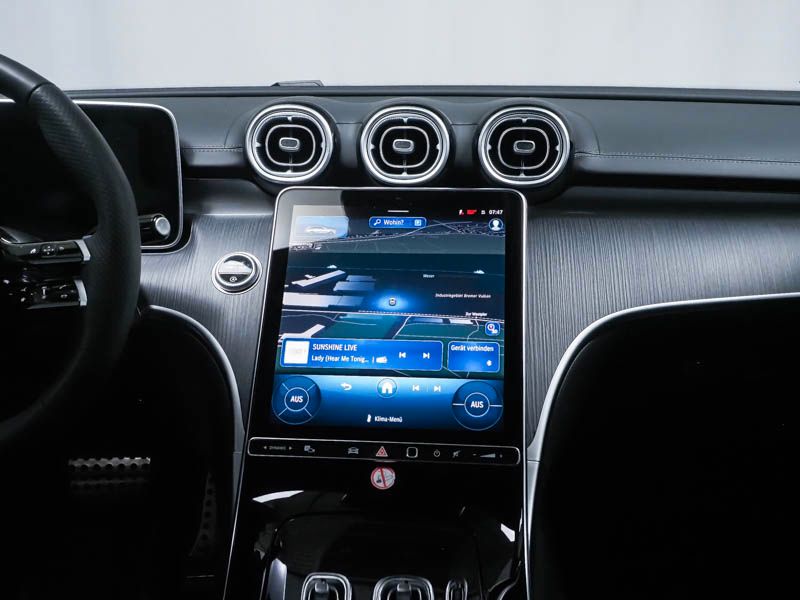 Fahrzeugabbildung Mercedes-Benz C 300 d T AMG*DISTR*PANO*AHK*DI.LIGHT*MEMO*SOUND