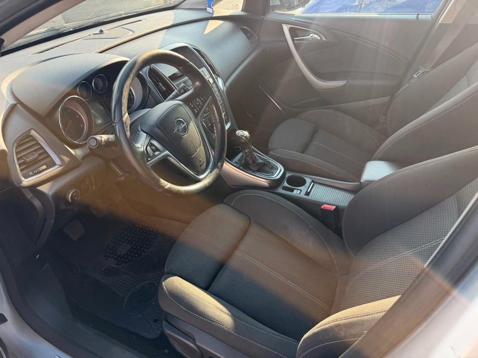 Opel Astra 2011 — photo 6