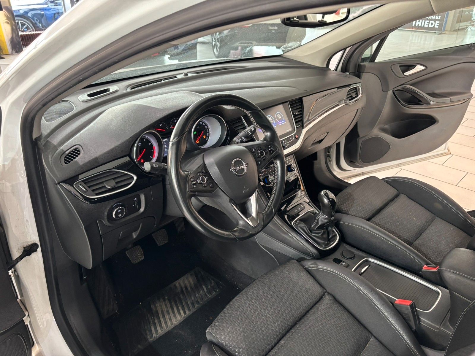 Fahrzeugabbildung Opel Astra ST 1.4T INNOVATION NAVI/KAMERA/SHZ/MATRIX