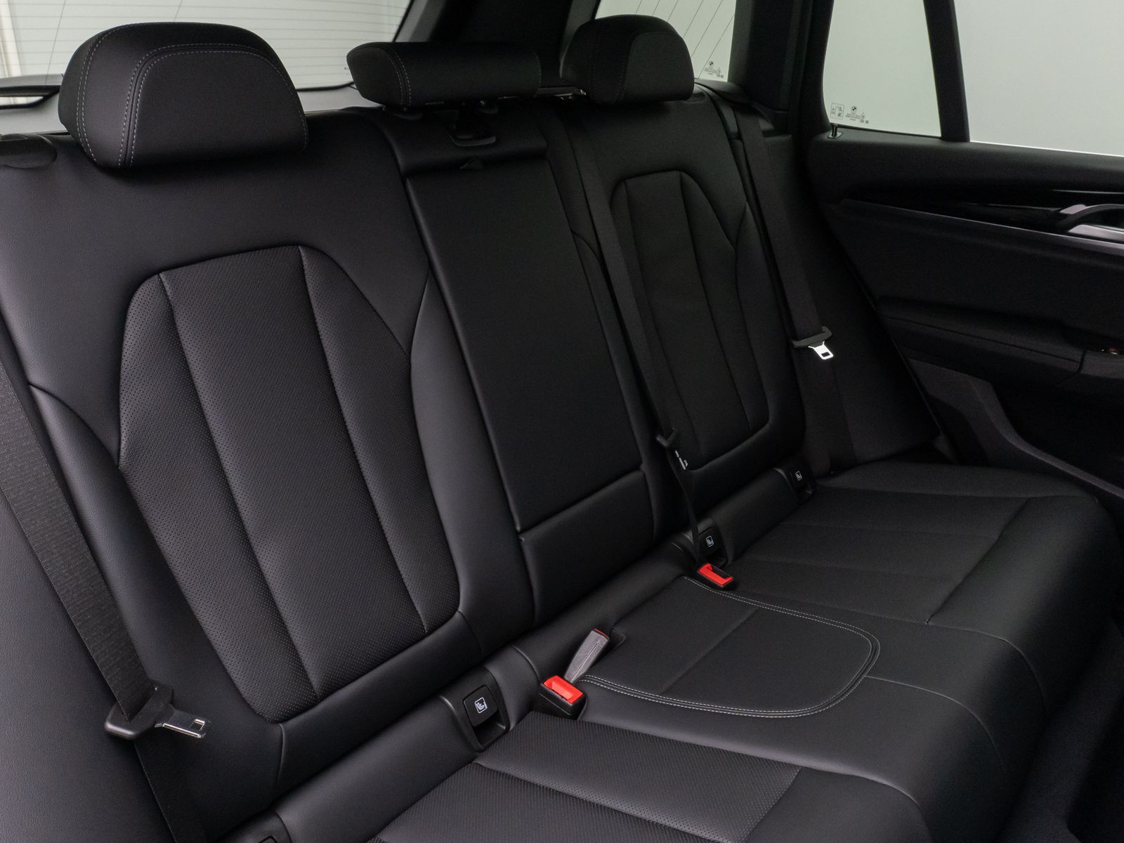 Fahrzeugabbildung BMW X3 xD30e Kamera HUD DAB HiFi Stop&Go AHK Sport