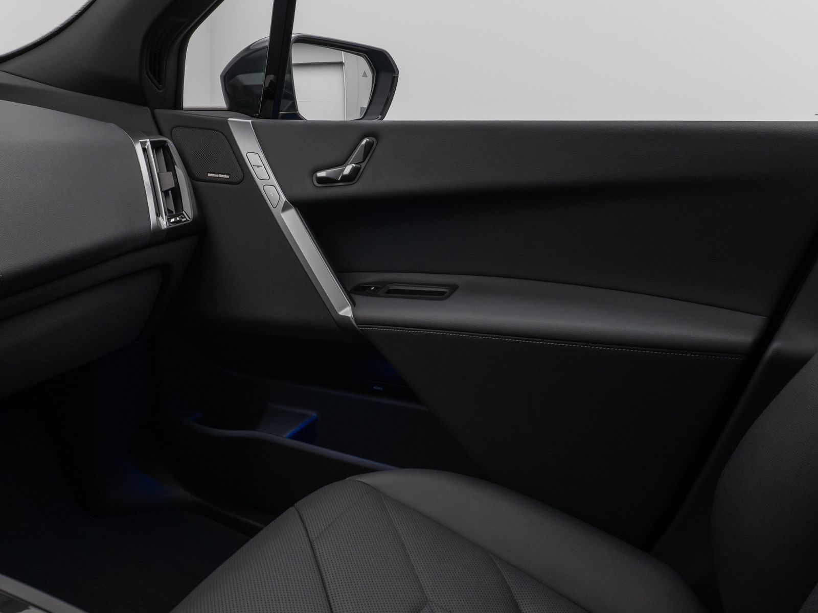 Fahrzeugabbildung BMW iX xD40 Sportpaket360°DAB H/K ACC AHK Komfort