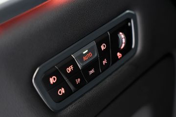 BMW X6 xDrive30d M Sport HUD ACC 360° AHK MANHATTAN