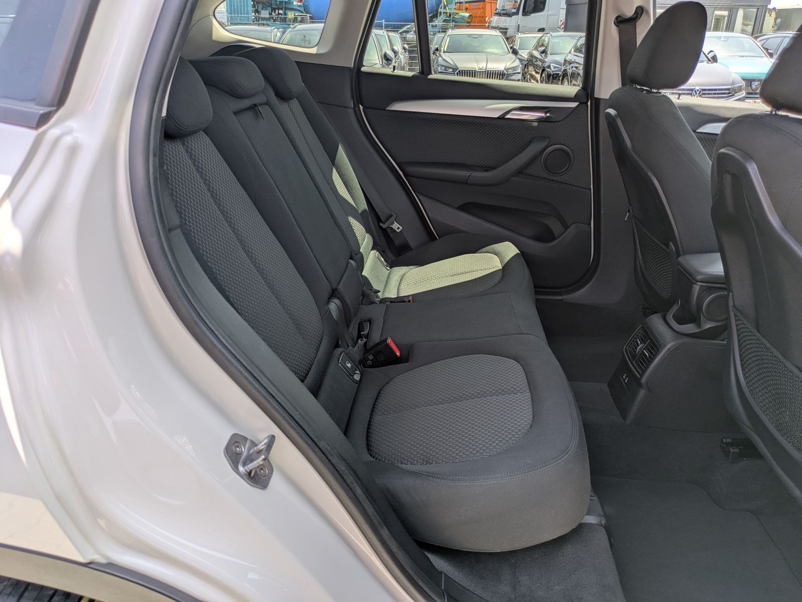 Fahrzeugabbildung BMW X1 xDrive 25 d Advantage 19"LED*ACC*PDC*NAVI*1H