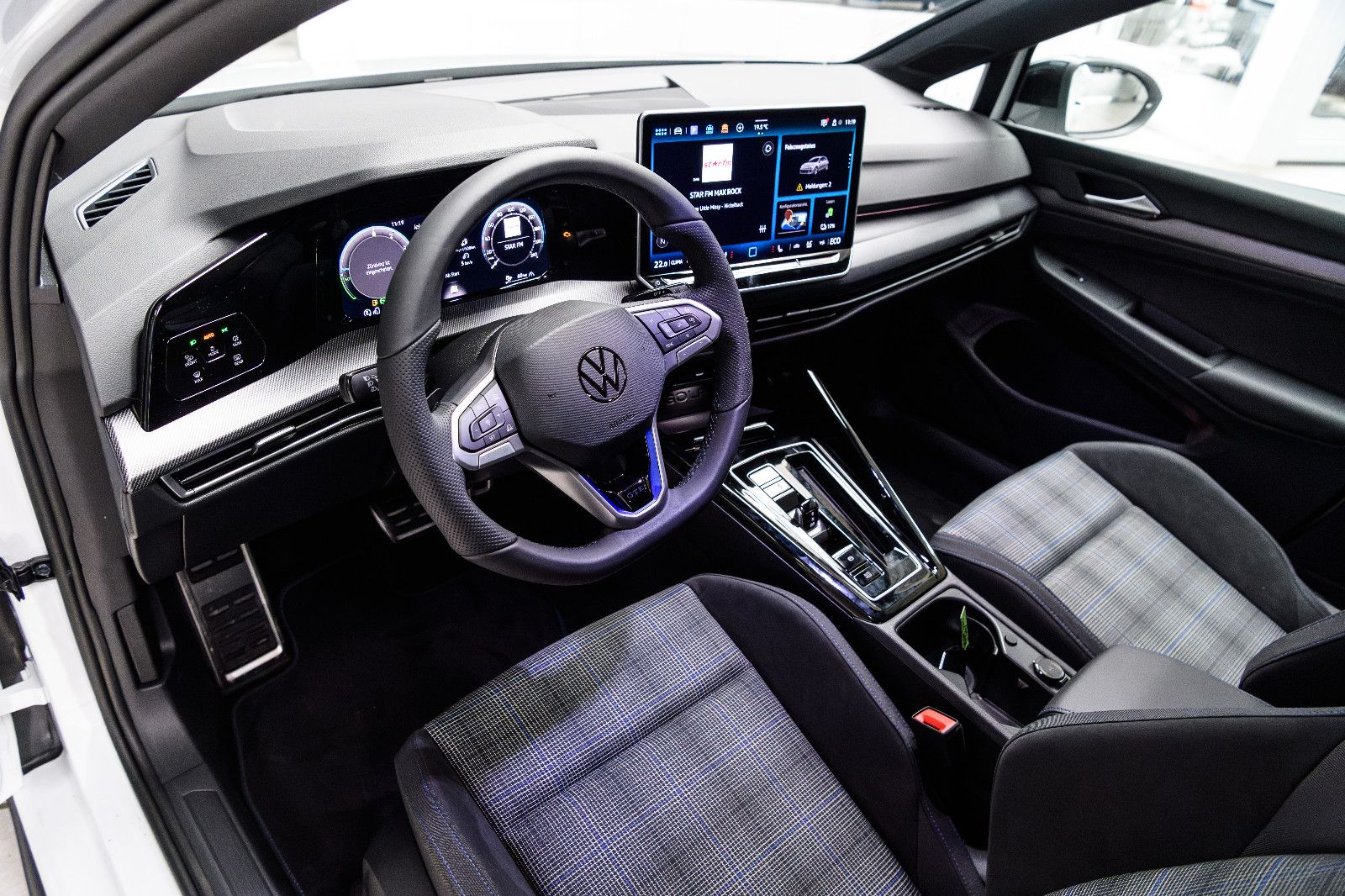 Fahrzeugabbildung Volkswagen Golf GTE BLACK-STYLE+ IQ-LIGHT