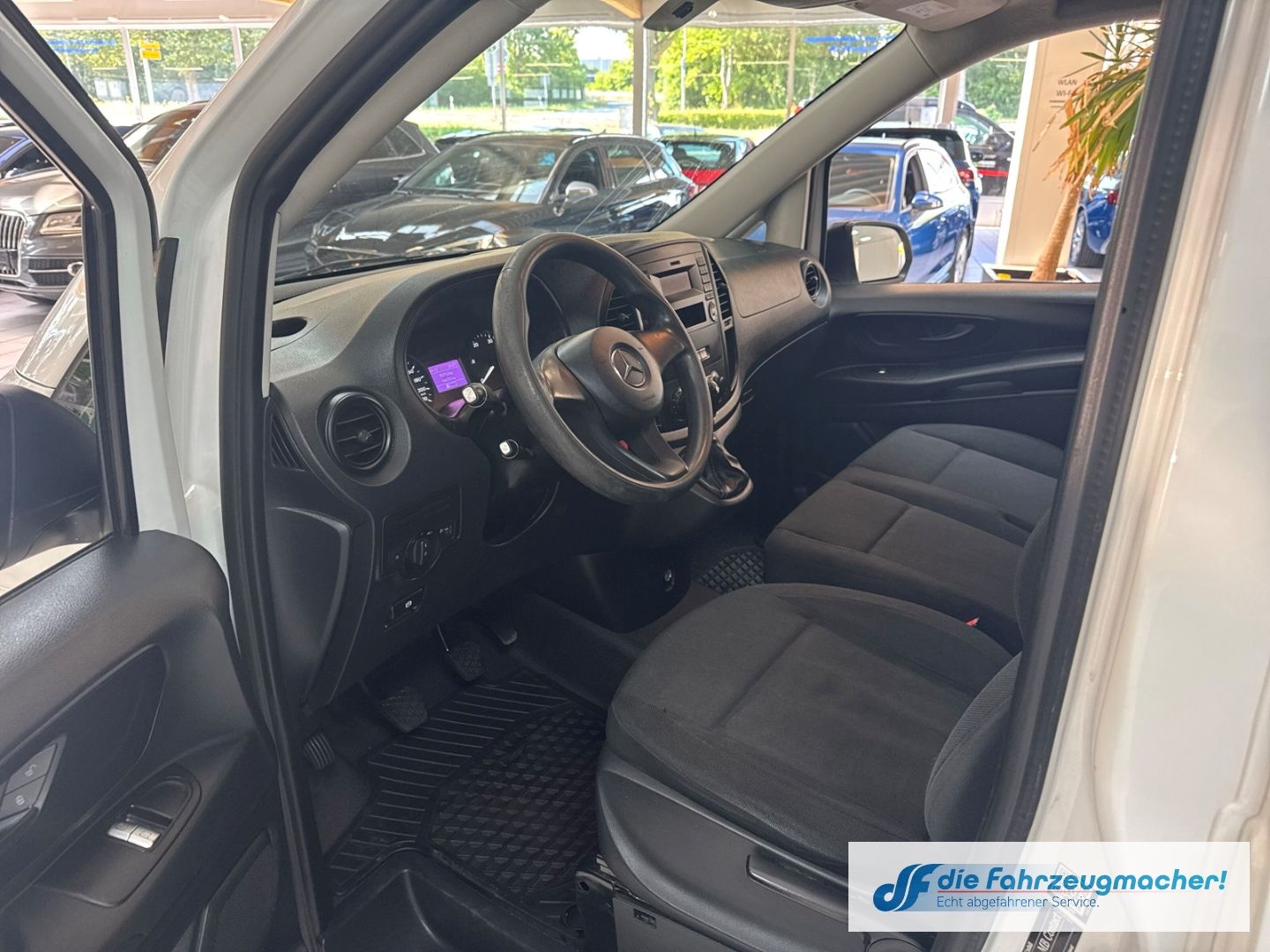 Fahrzeugabbildung Mercedes-Benz Vito Kasten 111 CDI WORKER FWD kompakt BlueTEC T