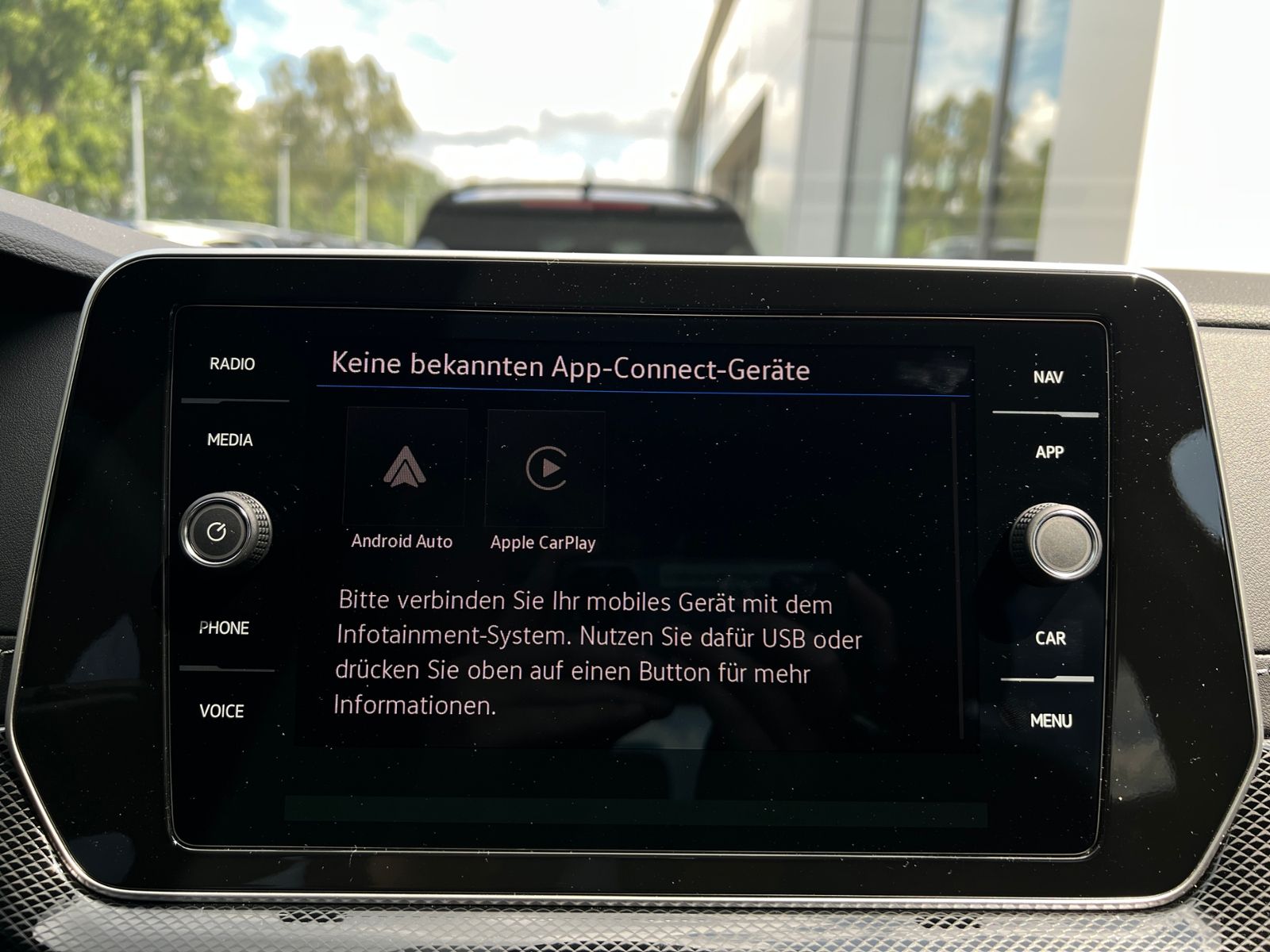 Fahrzeugabbildung Volkswagen T-Cross R-Line 1.5 TSI DSG *AHK,BlackStyle,Navi,
