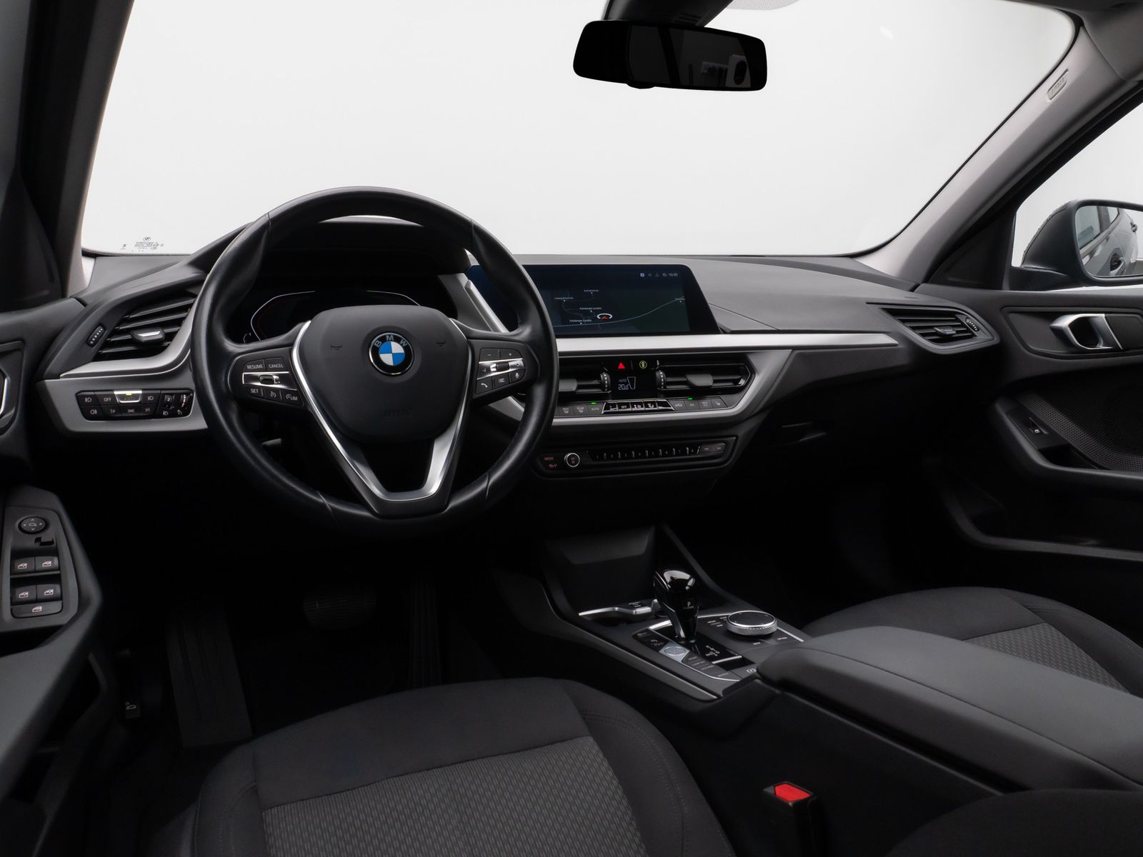 Fahrzeugabbildung BMW 118d DAB CockPitPro Geschwindigkeitsreg PDC LED