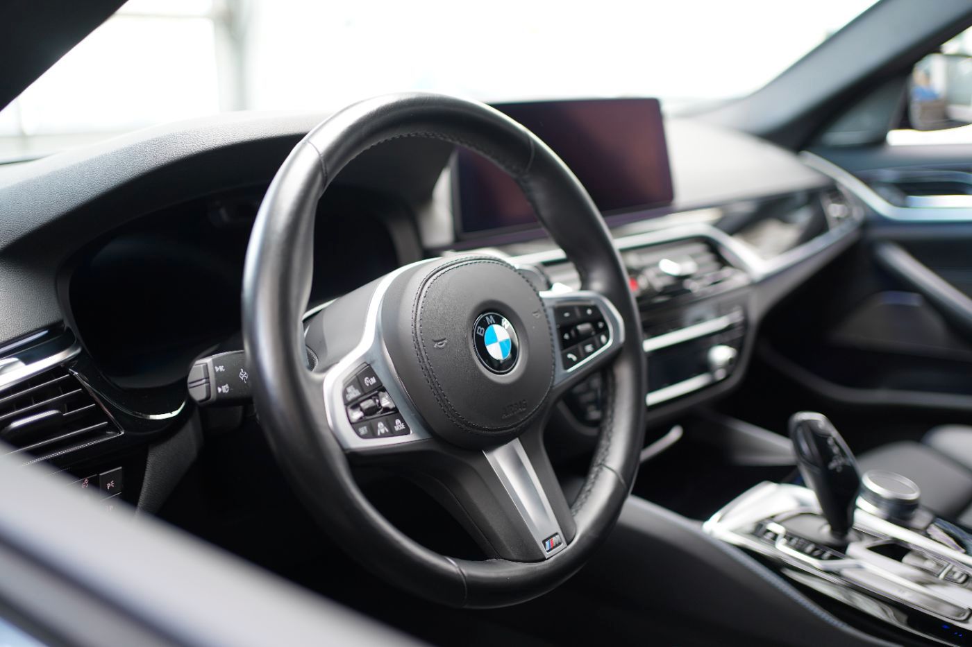 Fahrzeugabbildung BMW 530i M Sport +HeadUp+Komfortzugang+AHK+Laserlich