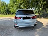 BMW X5 xDrive30d - - silberne BMW X5