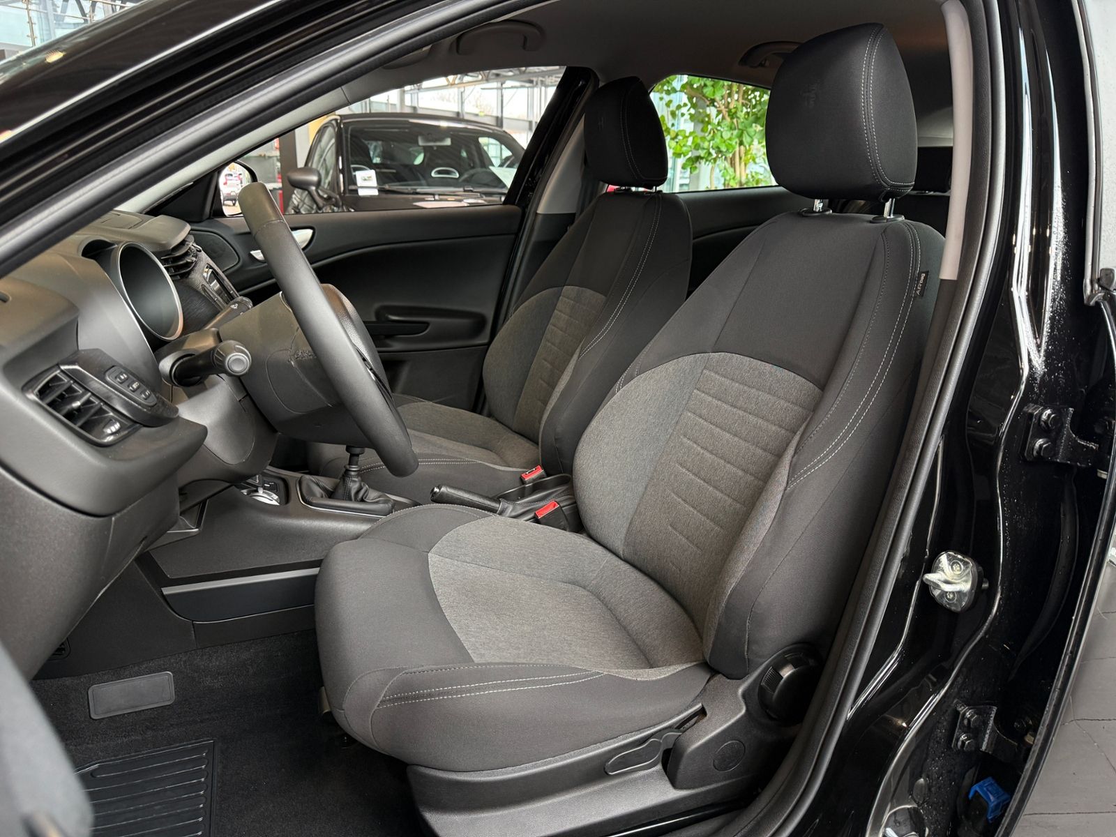 Fahrzeugabbildung Alfa Romeo Giulietta Basis KLIMA NAVI