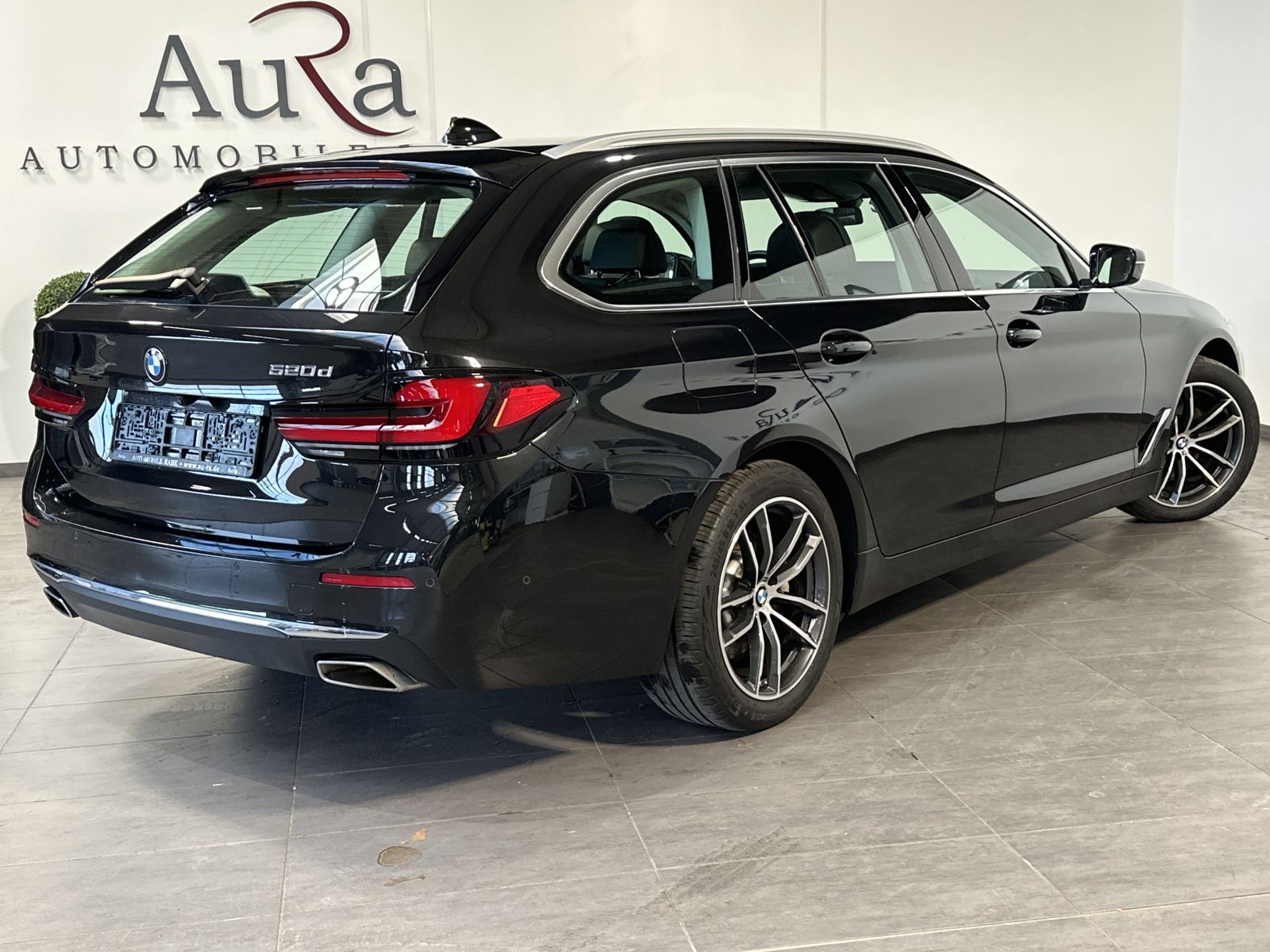 Fahrzeugabbildung BMW 520d Touring Luxury-Line NAV+LASER+PANO+HUD+360°