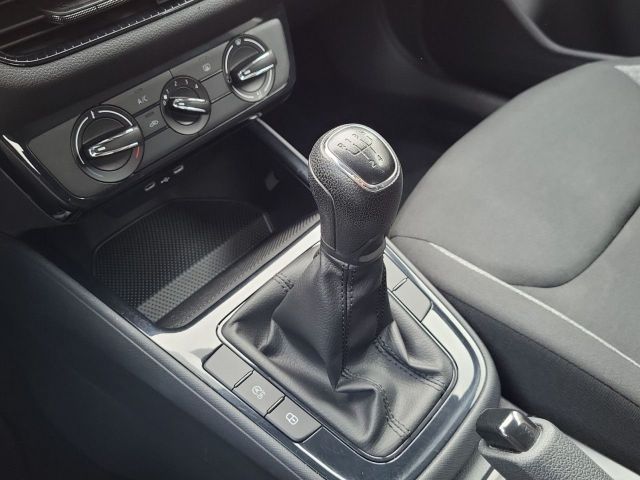 Fabia 1.0 MPI Essence ParkPilot Klima Bluetooth