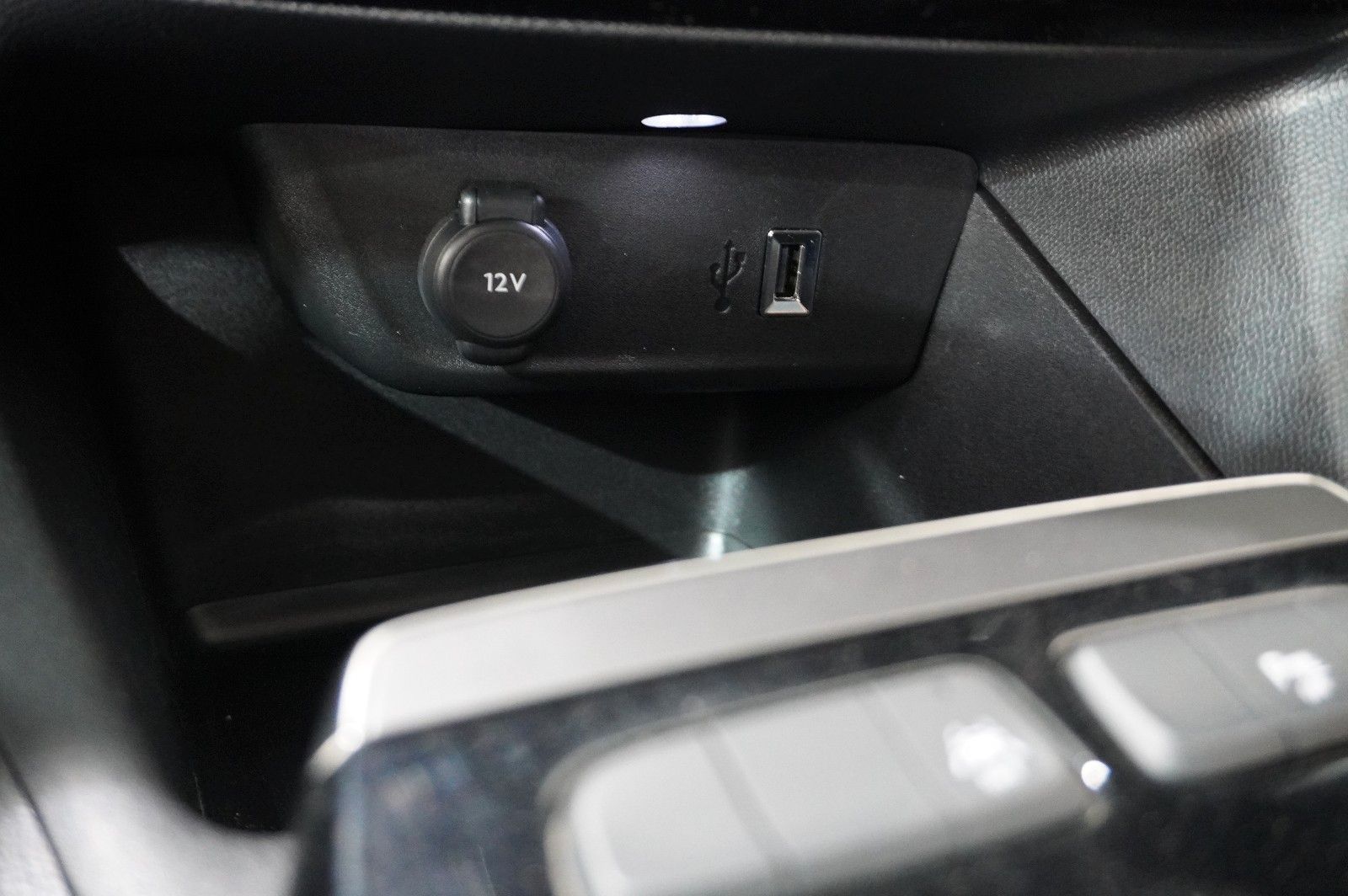 Fahrzeugabbildung Opel Mokka-e EDITION 1-PHASIG LED/SPORT/KAMERA/DAB+