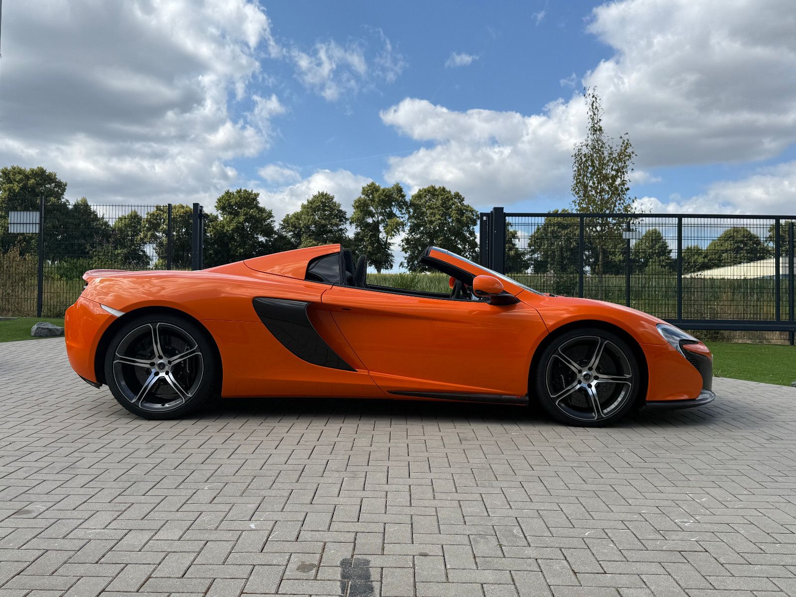 Fahrzeugabbildung McLaren 650S Spider-1.HD.-Carbon-TechPaket II-Sportausp.
