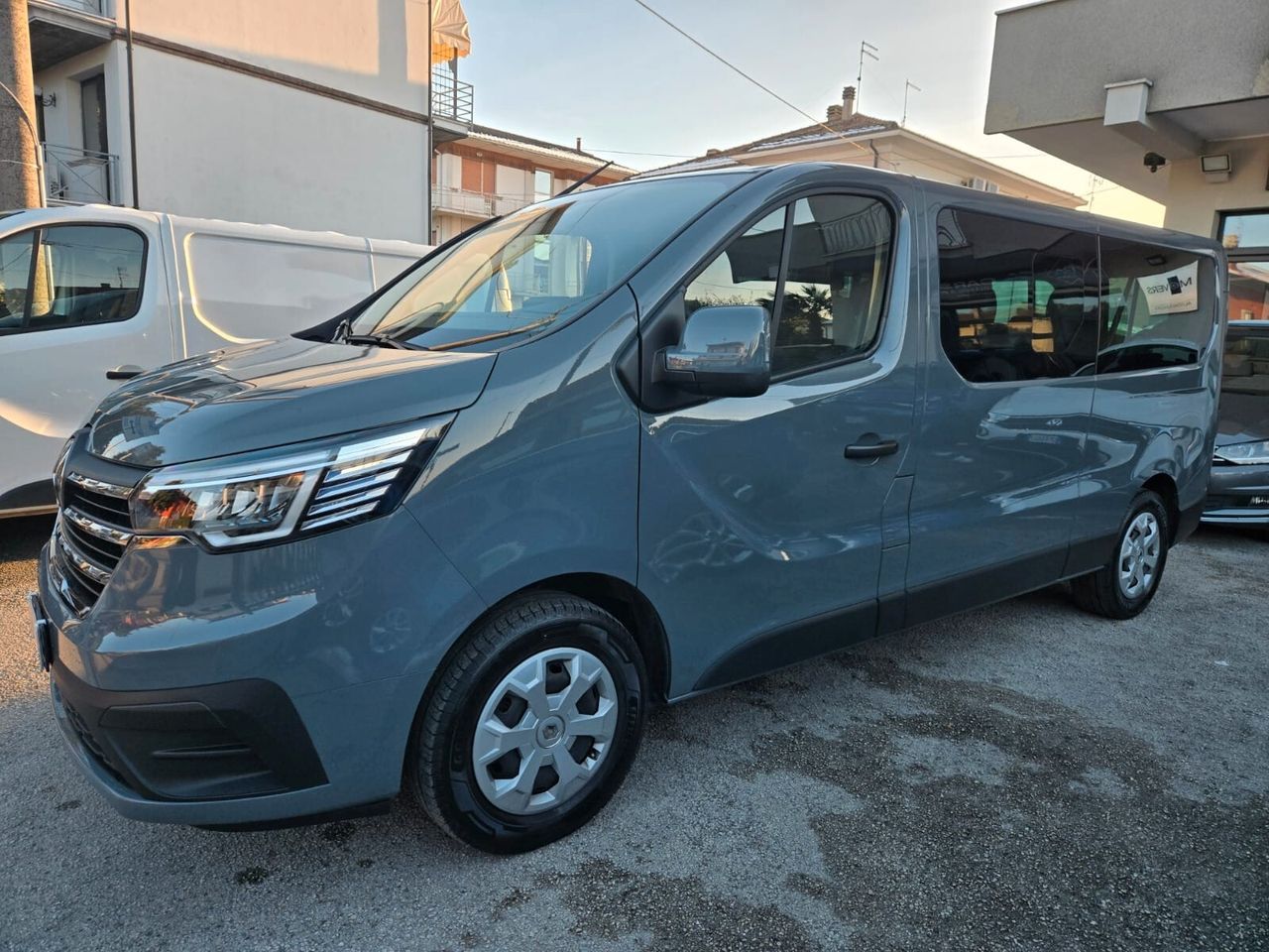 Other RENAULT TRAFIC PASSENGER BLUE dCi 150CV PL-TN EQ imagem 3