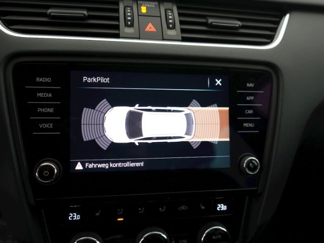 Octavia COMBI AMBITION TDI+NAVI+SITZHEIZUNG+PARK
