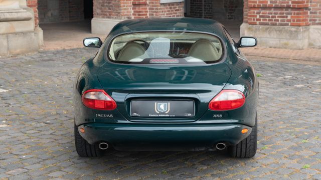 Fahrzeugabbildung Jaguar XK8 Coupé/Deutsch/S-Heft/Bestzustand