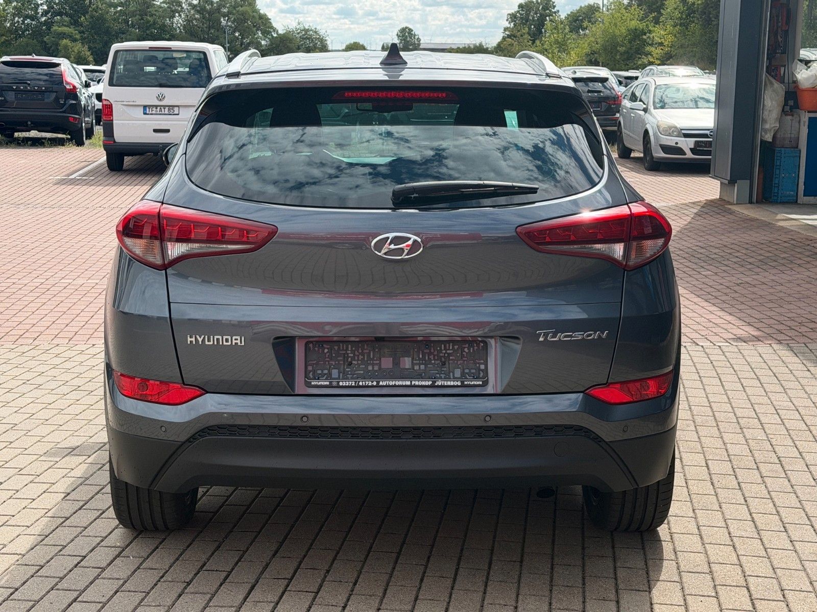 Fahrzeugabbildung Hyundai TUCSON 1.7 CRDi Premium *Totwinkl*8fach*AHK*LED*