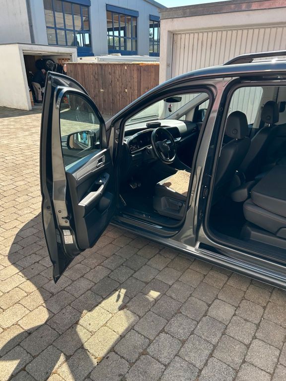 Image of Ford Grand Tourneo
