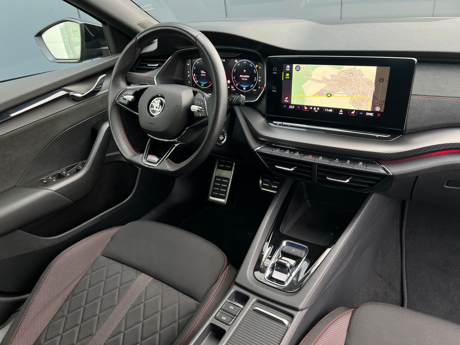 Fahrzeugabbildung SKODA Octavia Combi RS 2.0 TDI DSG *AHK, LED, ACC, 18'