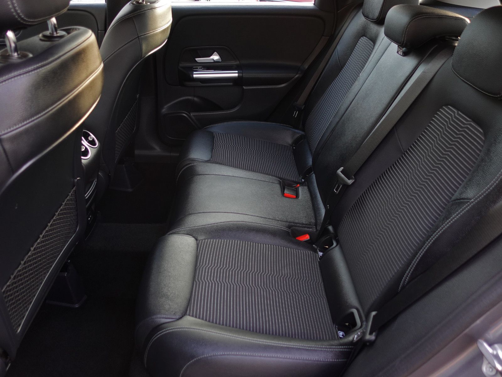 Fahrzeugabbildung Mercedes-Benz B 220 4MATIC 7G-DCT Progressive MBUX AHK Assist.