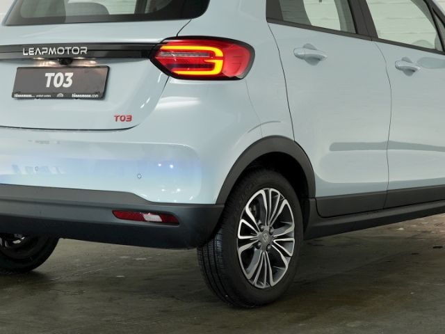 T03 DESIGN 37,3 kWH AT+NAVI+RÜCKFAHRKAMERA+PANOR