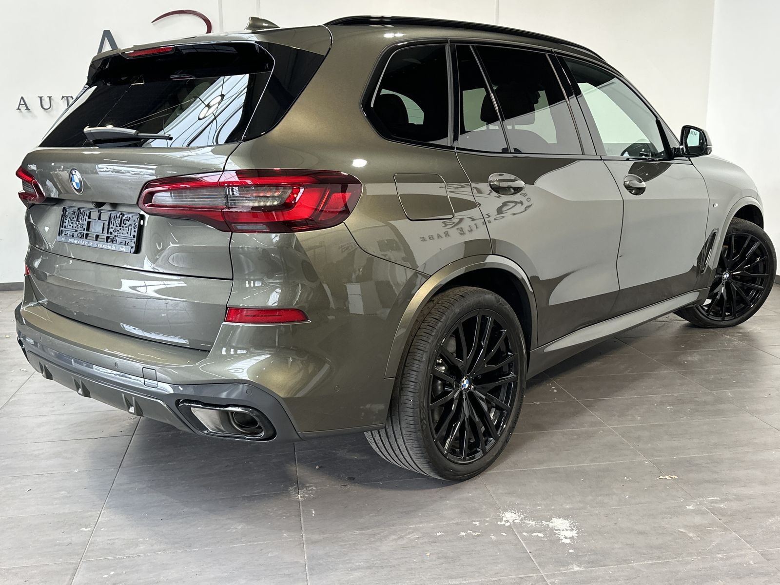 Fahrzeugabbildung BMW X5 xDrive30d M-Sport NAV+LED+AHK+360°+HUD+PANORA