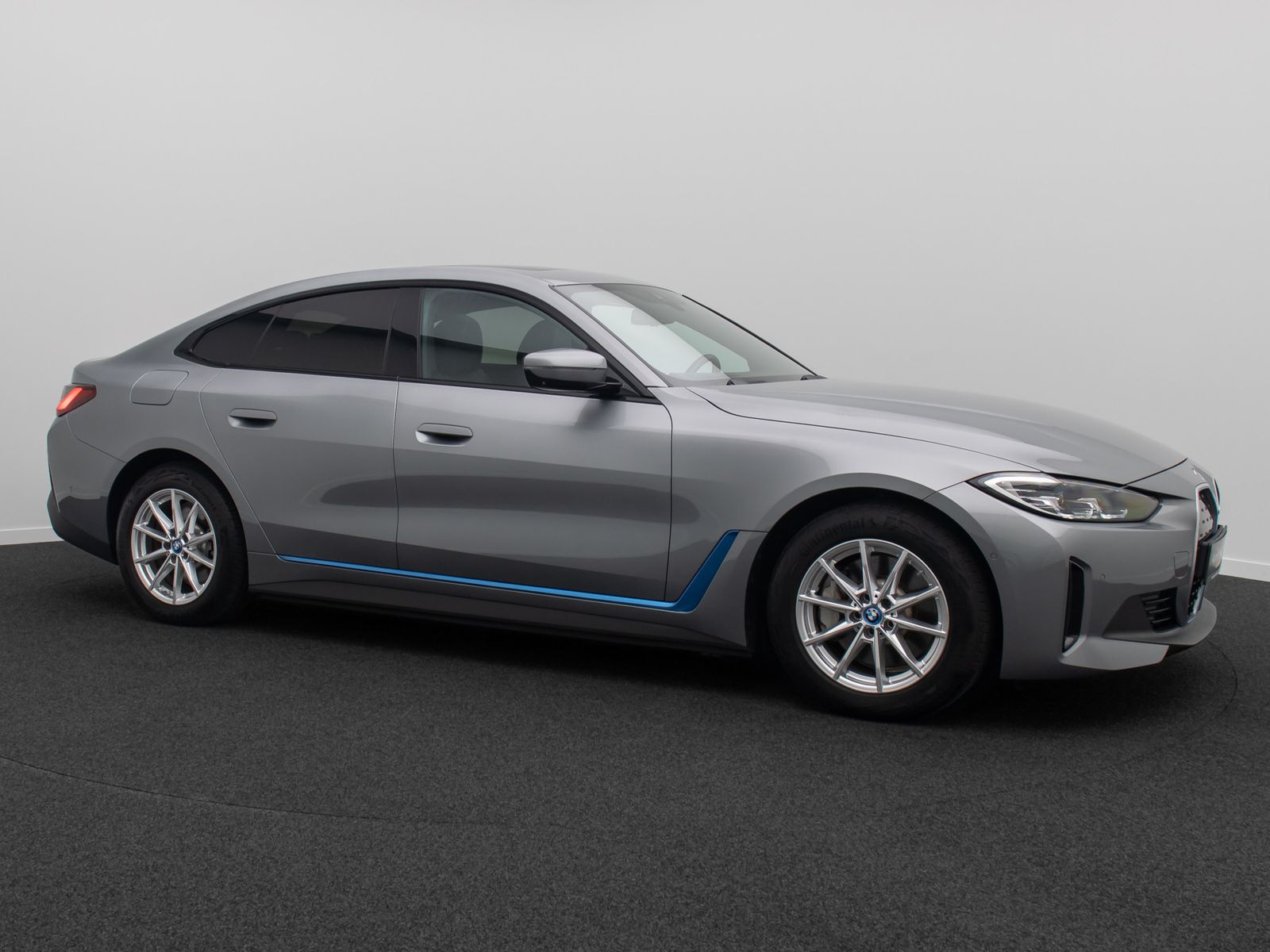 Fahrzeugabbildung BMW i4 eD40 GC Glasdach HiFi 360&deg; Alarm HUD AHK DAB