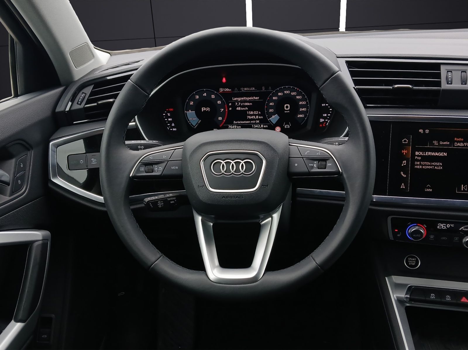 Fahrzeugabbildung Audi Q3 35 TFSI advanced LED Navi SHZ AHK ACC AVC