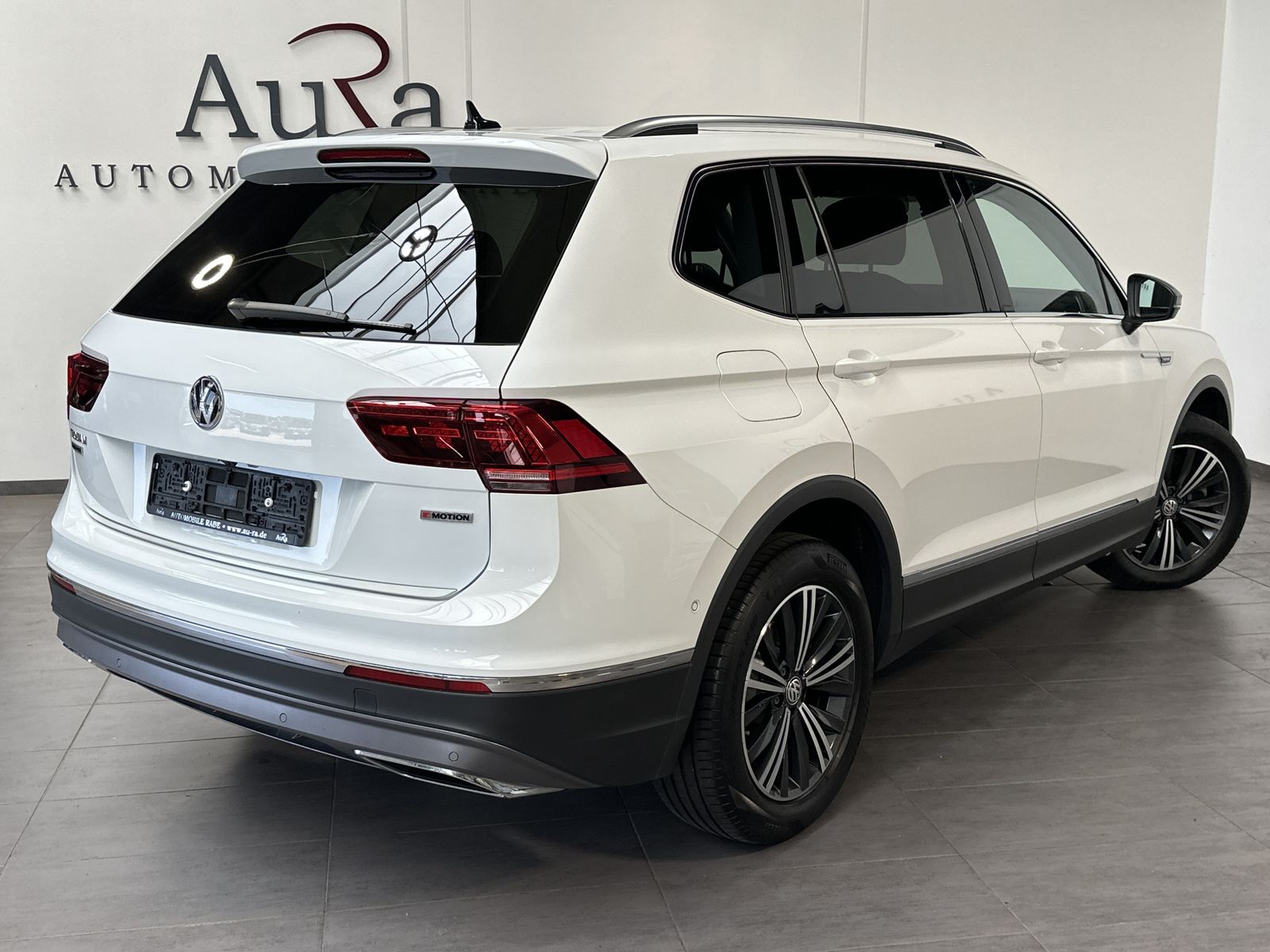 Fahrzeugabbildung Volkswagen Tiguan Allspace 2.0 TDI HL 4M NAV+LED+AHK+PANORA