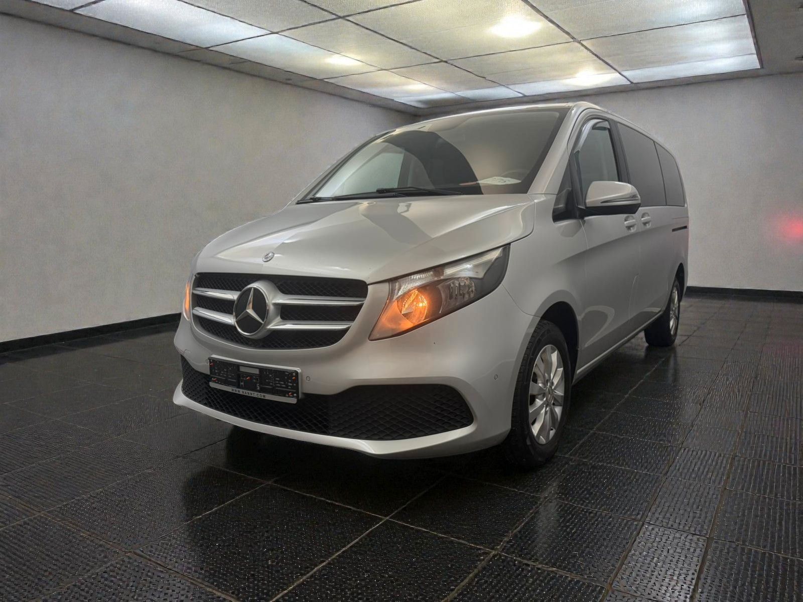 Mercedes V 220 - 1