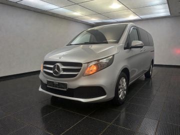 Mercedes V 220 - 1