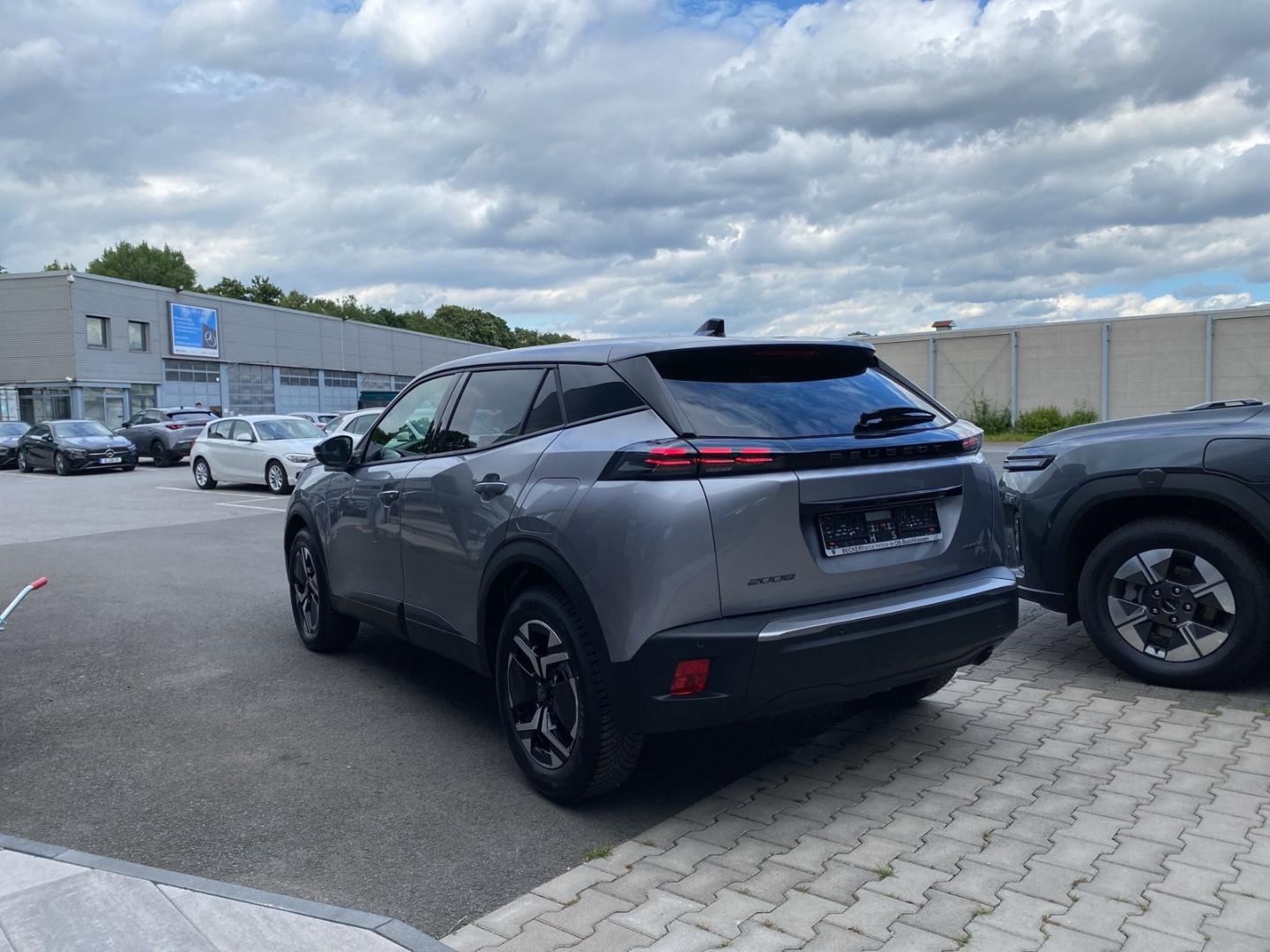 Peugeot 2008 Hybrid 110 Business*AHK*RFK*EPH*SHZ*LED*KLI