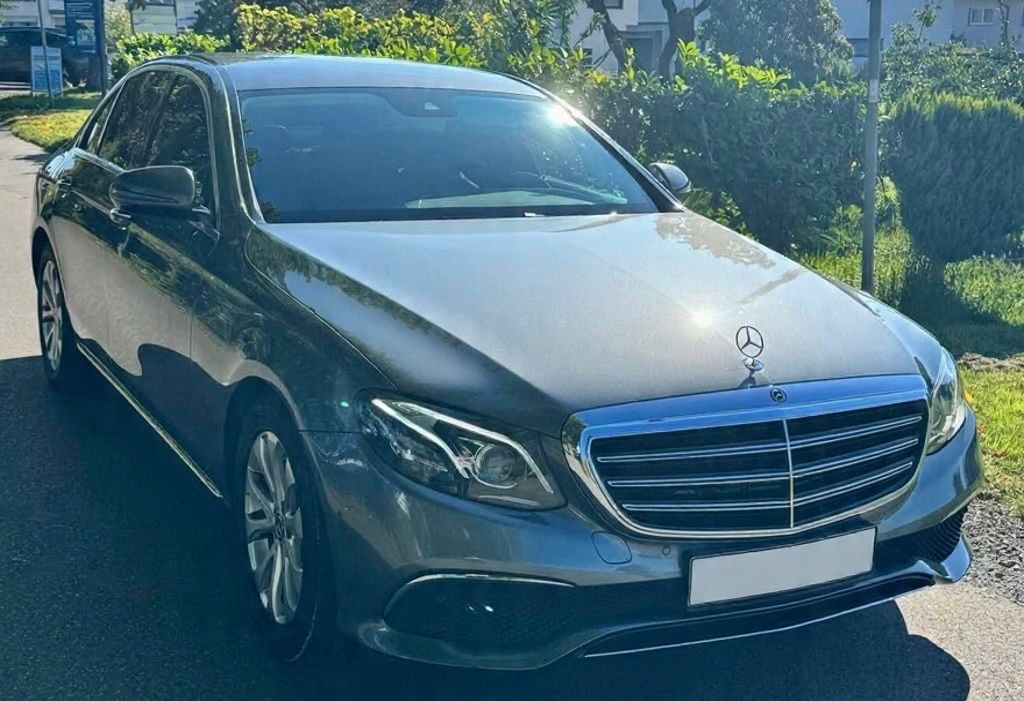 Image of Mercedes-Benz E 220