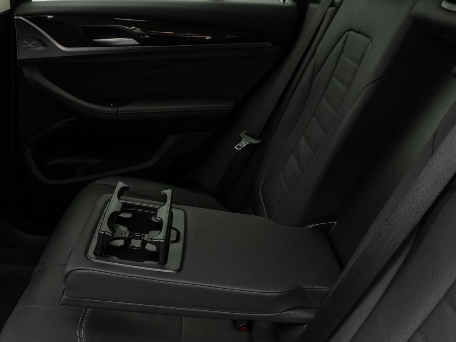 Fahrzeugabbildung BMW X3 xD20d Kamera HUD Komfort HiFi Alarm Leder 19"