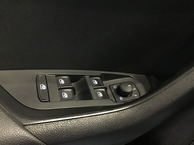Fahrzeugabbildung Skoda Karoq Tour 2.0 TDI DSG/4x4/AHK/Navi/Kamera/ACC