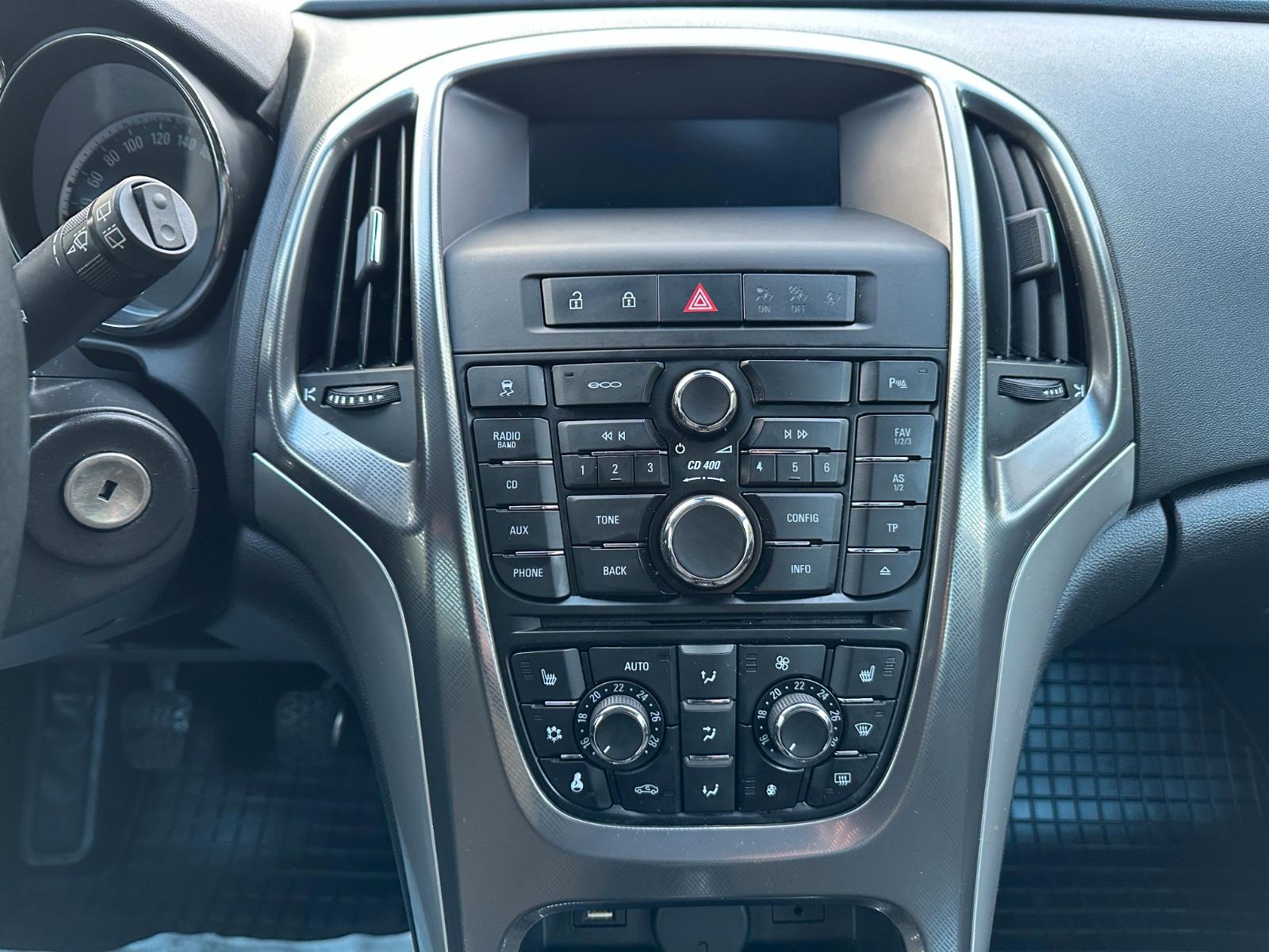 Opel Astra 2011 — photo 12