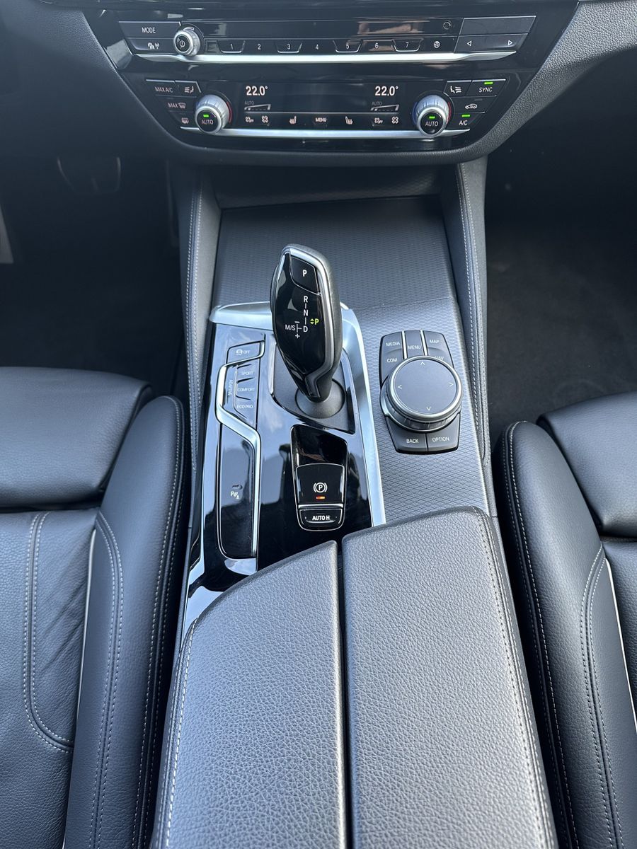 Fahrzeugabbildung BMW 520d Touring xDrive M-Sport NAV+LED+ACC+HIFI+DDC