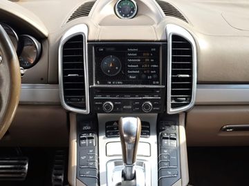 Porsche Cayenne - 8
