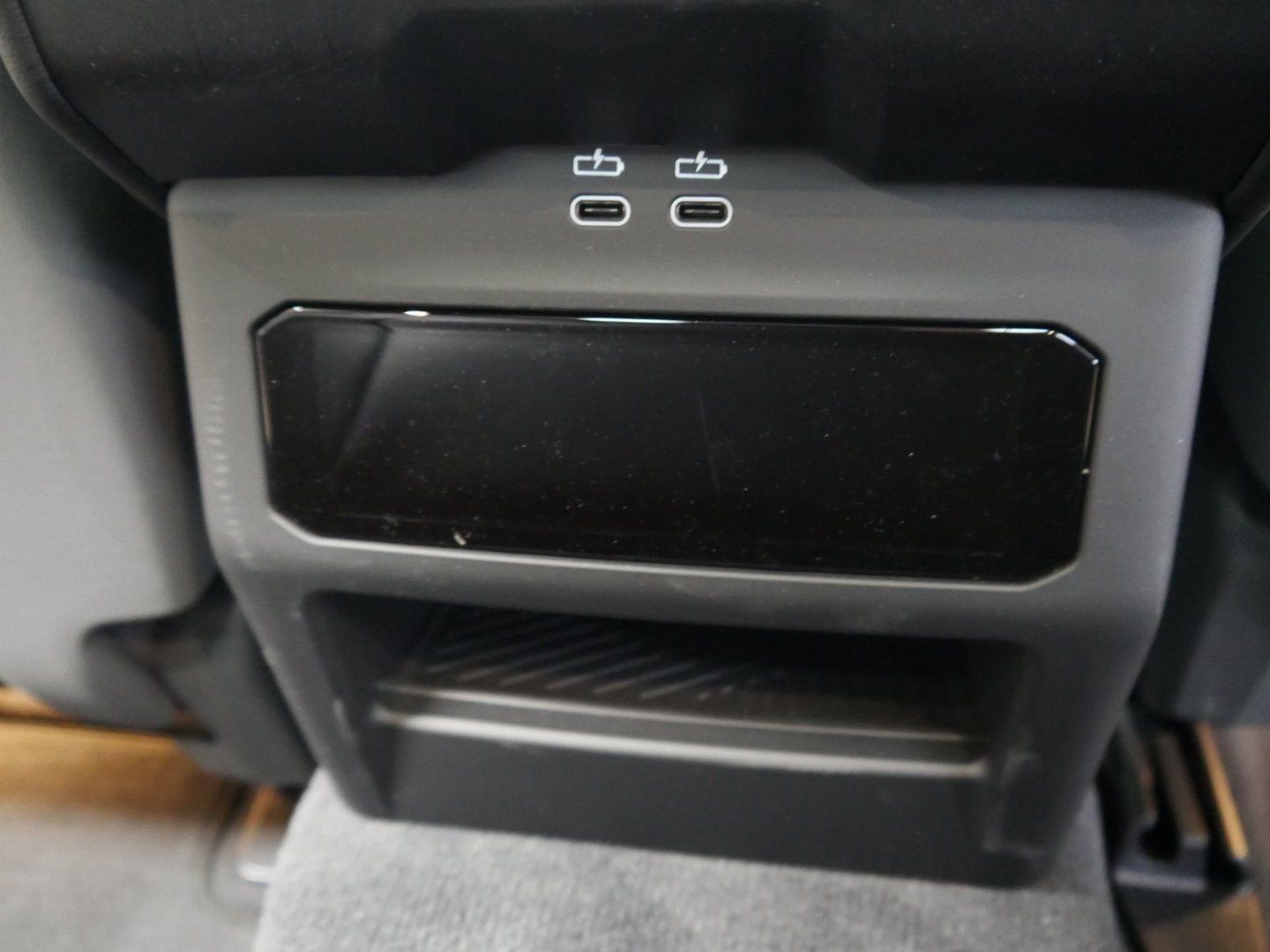 Fahrzeugeinzelansicht 14 Fahrzeugabbildung BMW 520i M Sportpaket, Panorama-Glasdach, Sitzbelüft